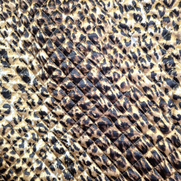 TanJay Leopard Print Quilted Vest - Picture 4 of 5